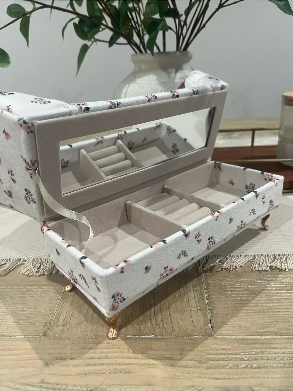 NWT Floral Miniature Sofa Jewelry Organizer